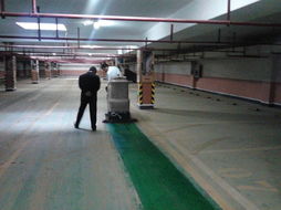 車輪上的潔凈 開車做保潔如何重塑建筑物清潔服務